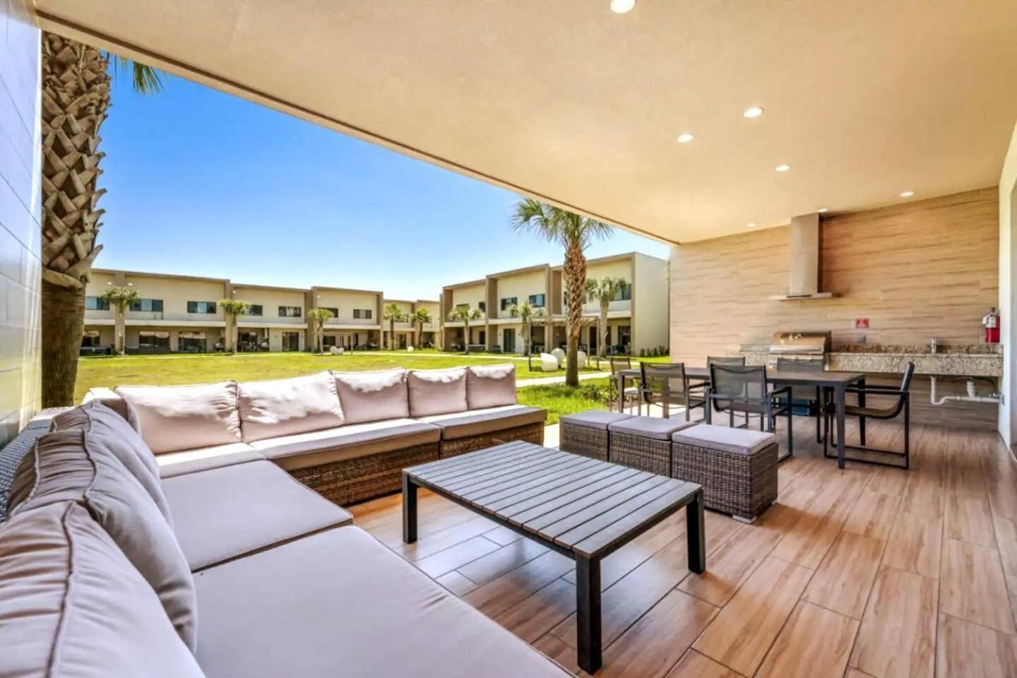 Beautiful Home W 3 En Suites & Breathtaking View