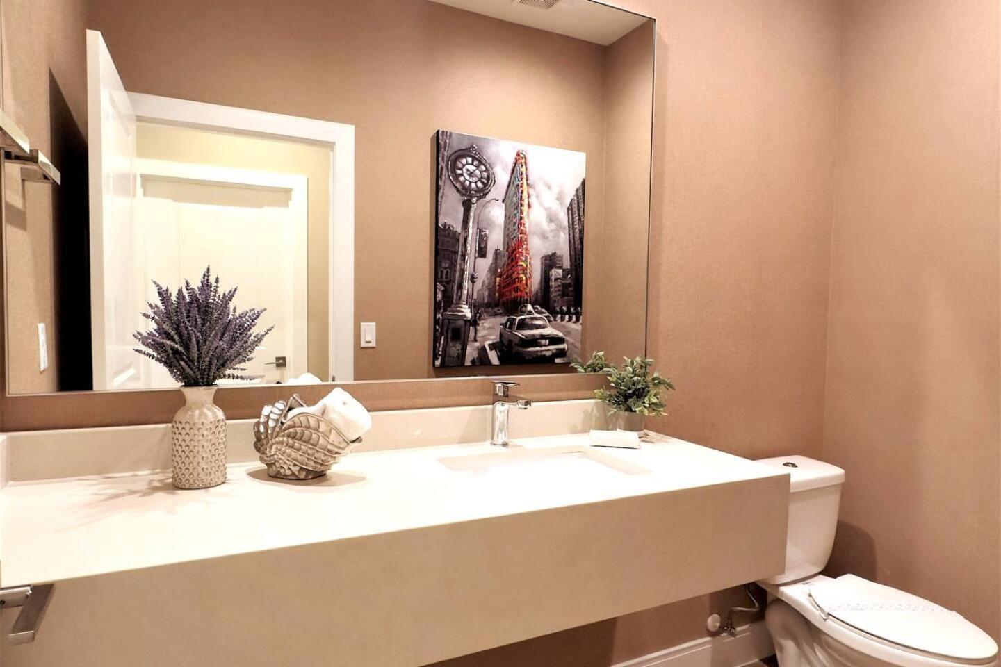 Beautiful Home W 3 En Suites & Breathtaking View